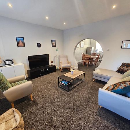 Hillsome Hosting Manchester Denton  Extérieur photo