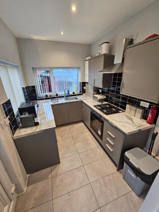 Hillsome Hosting Manchester Denton  Extérieur photo