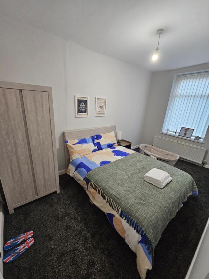 Hillsome Hosting Manchester Denton  Extérieur photo